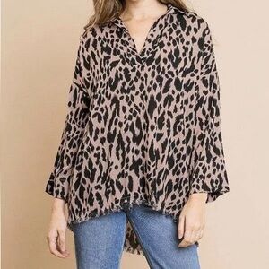 Umgee Leopard Print Lightweight Frayed Hem Tunic Top Women’s Size Small